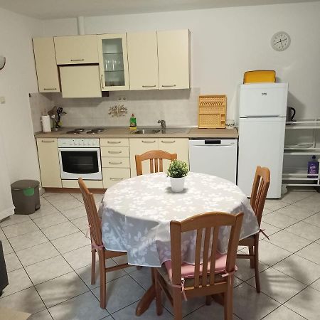 Apartments Vodaric Loznati 茨雷斯 外观 照片