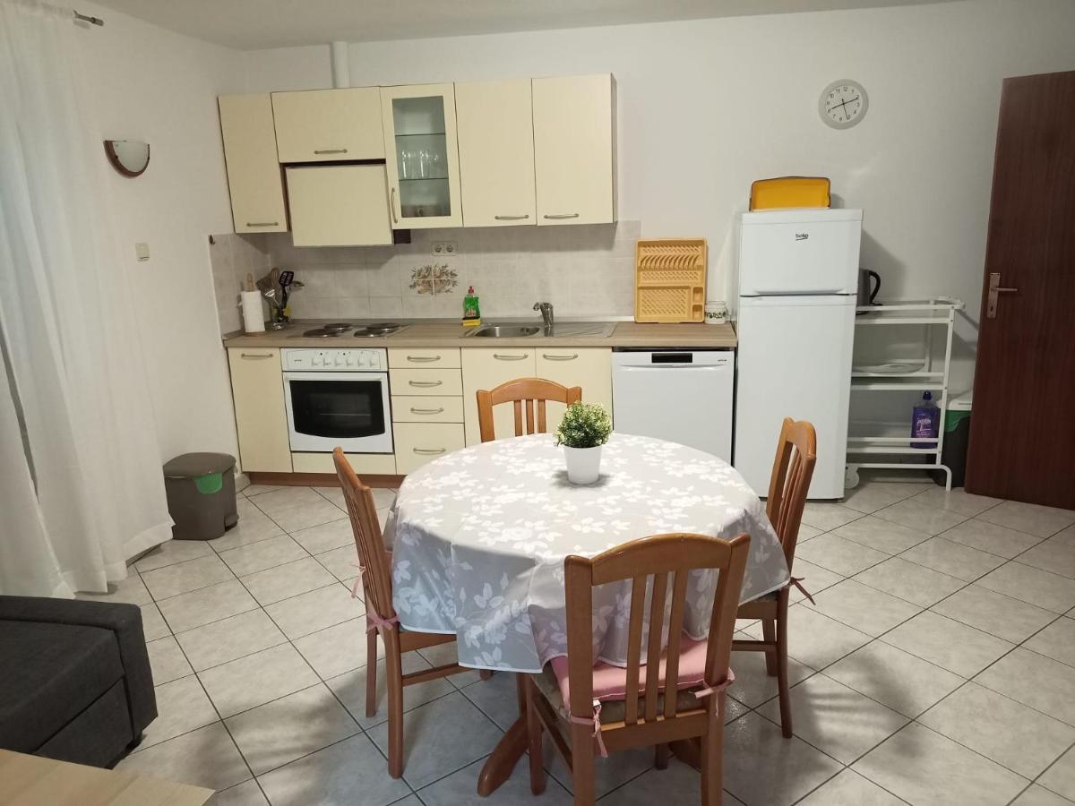 Apartments Vodaric Loznati 茨雷斯 外观 照片