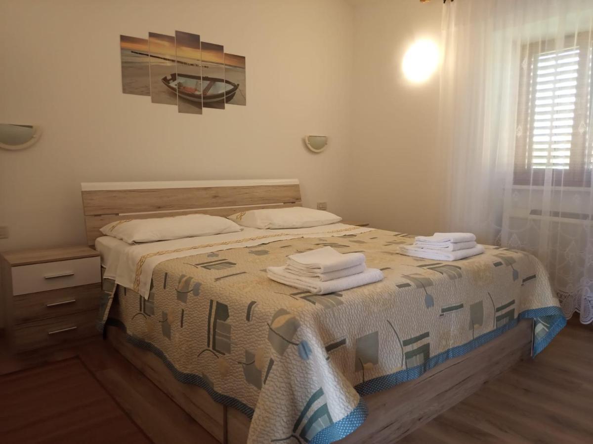 Apartments Vodaric Loznati 茨雷斯 外观 照片